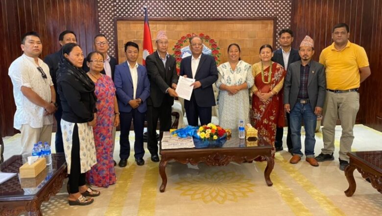 बंशजको नेपाली नागरिकता निरन्तरताका लागी प्रधानमन्त्रीलाई ज्ञापन पत्र