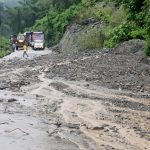 बाढीपहिरोस् यी ११ सडक पूर्णरूपमा अवरुद्ध